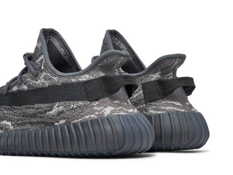 Yeezy Boost 350 V2 Dark Salt Vorderansicht